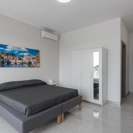 Travelershome Ciampino Airport Guesthouse 600M To Airport Buitenkant foto