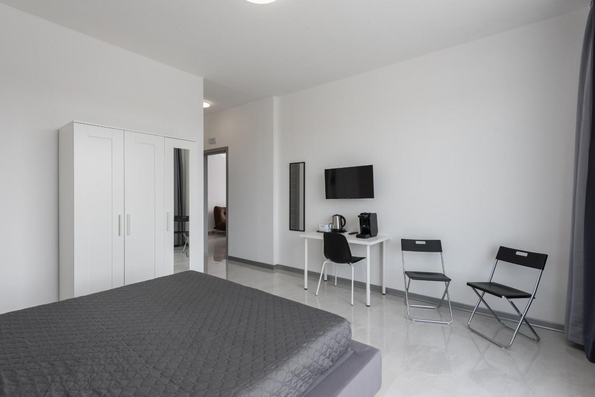 Travelershome Ciampino Airport Guesthouse 600M To Airport Buitenkant foto