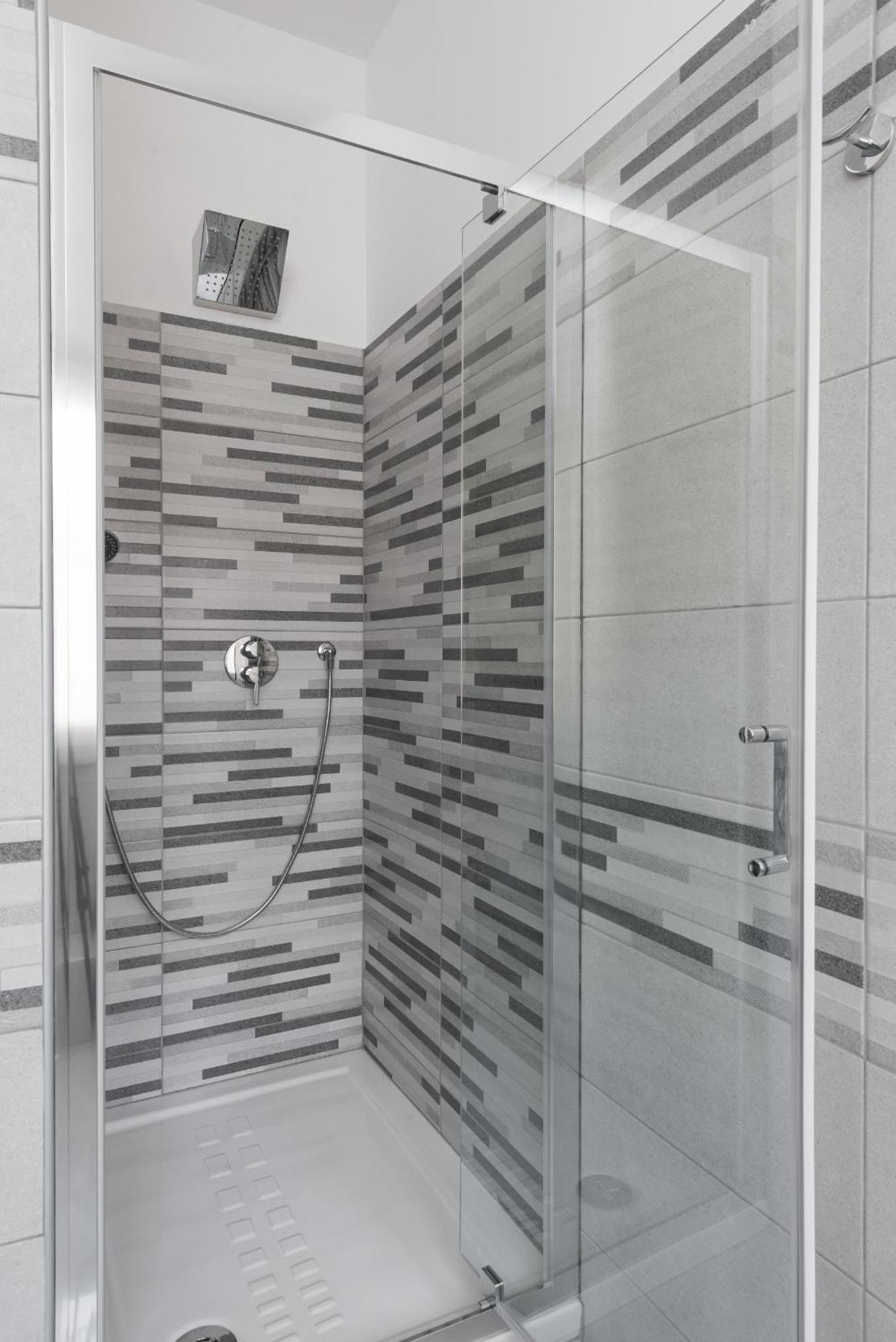 Travelershome Ciampino Airport Guesthouse 600M To Airport Buitenkant foto