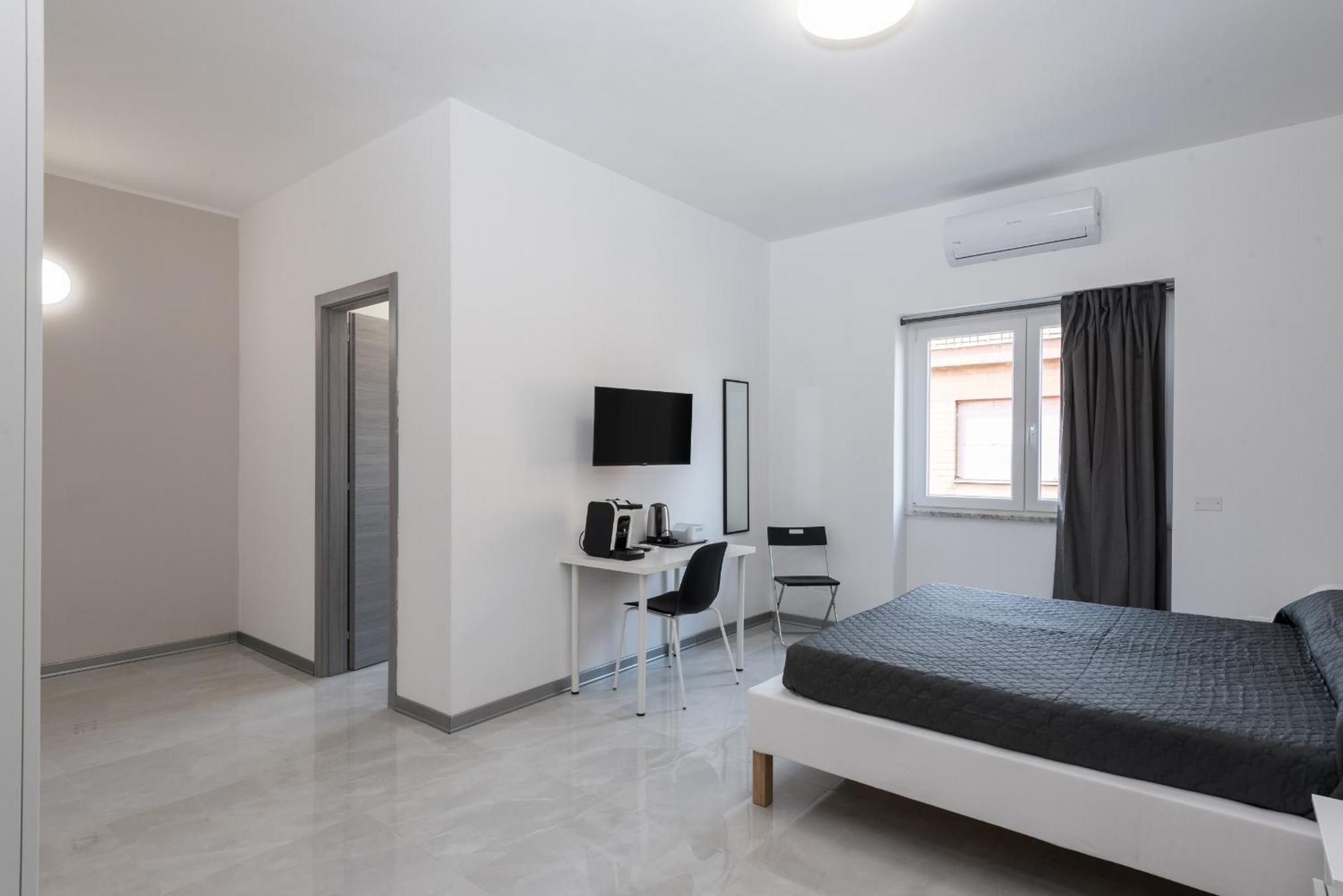 Travelershome Ciampino Airport Guesthouse 600M To Airport Buitenkant foto