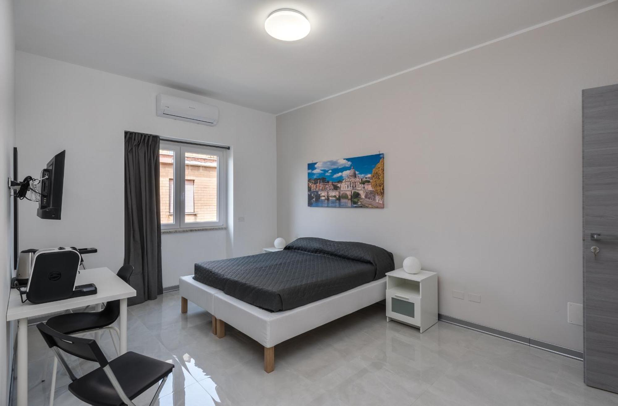 Travelershome Ciampino Airport Guesthouse 600M To Airport Buitenkant foto