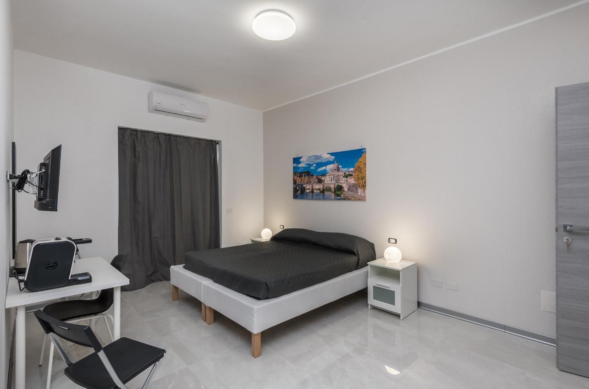 Travelershome Ciampino Airport Guesthouse 600M To Airport Buitenkant foto