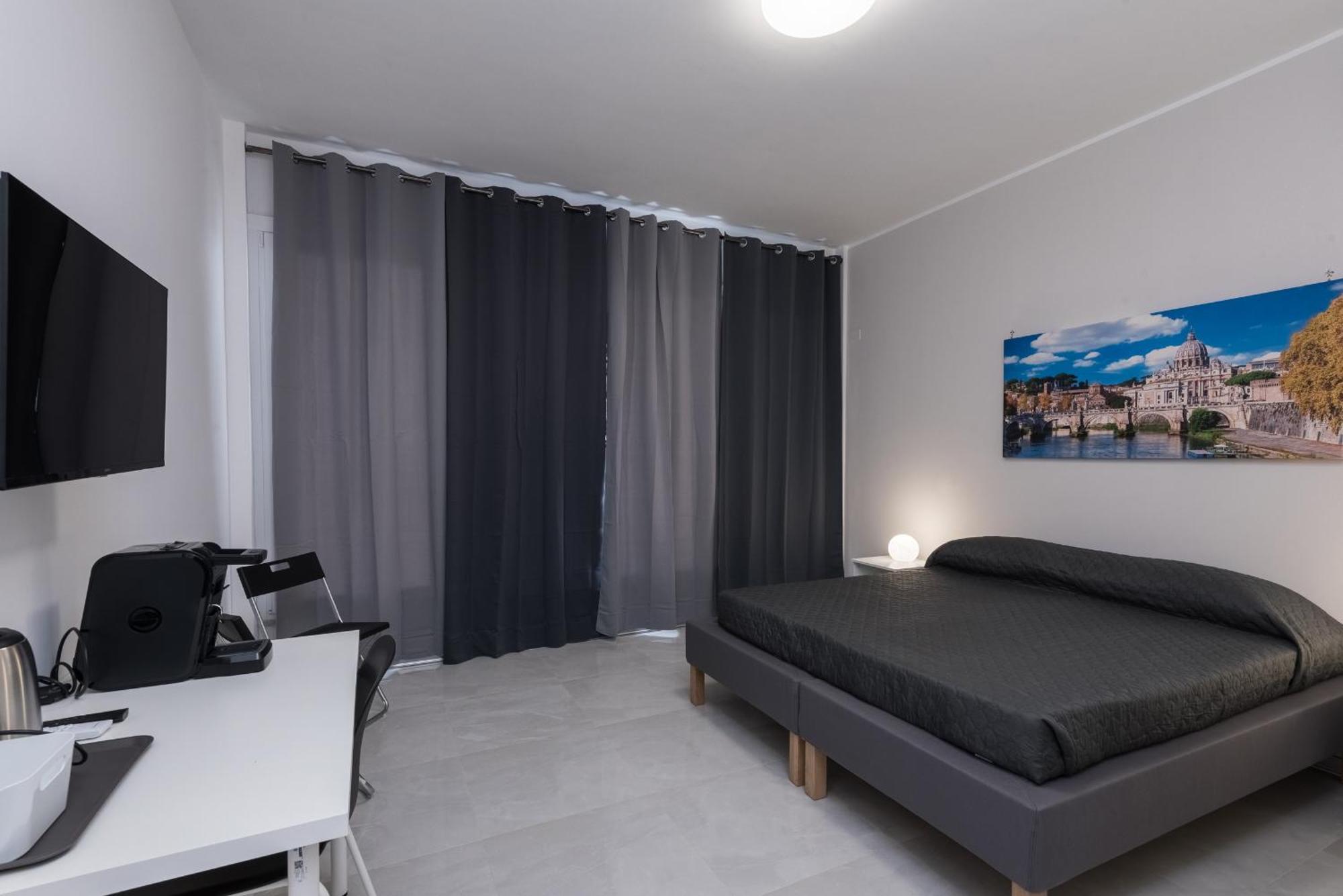 Travelershome Ciampino Airport Guesthouse 600M To Airport Buitenkant foto