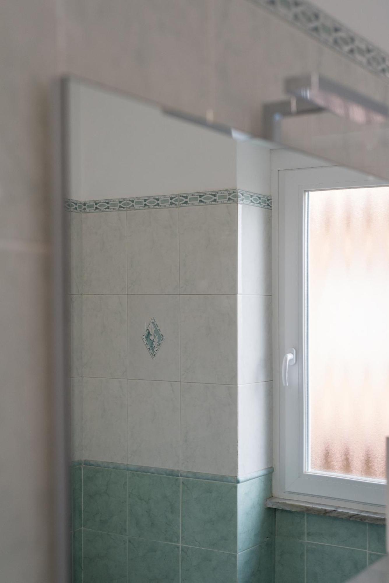 Travelershome Ciampino Airport Guesthouse 600M To Airport Buitenkant foto