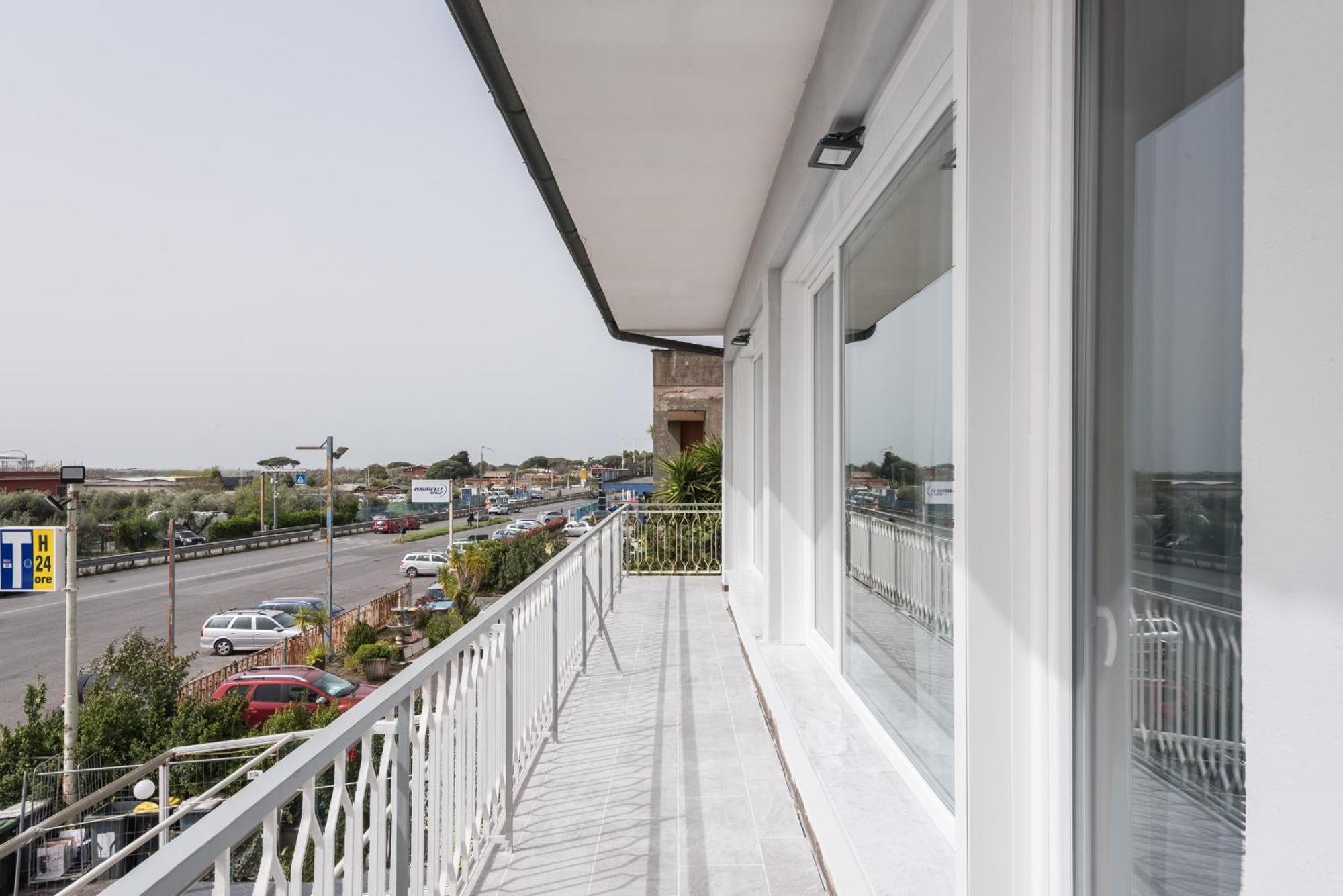 Travelershome Ciampino Airport Guesthouse 600M To Airport Buitenkant foto