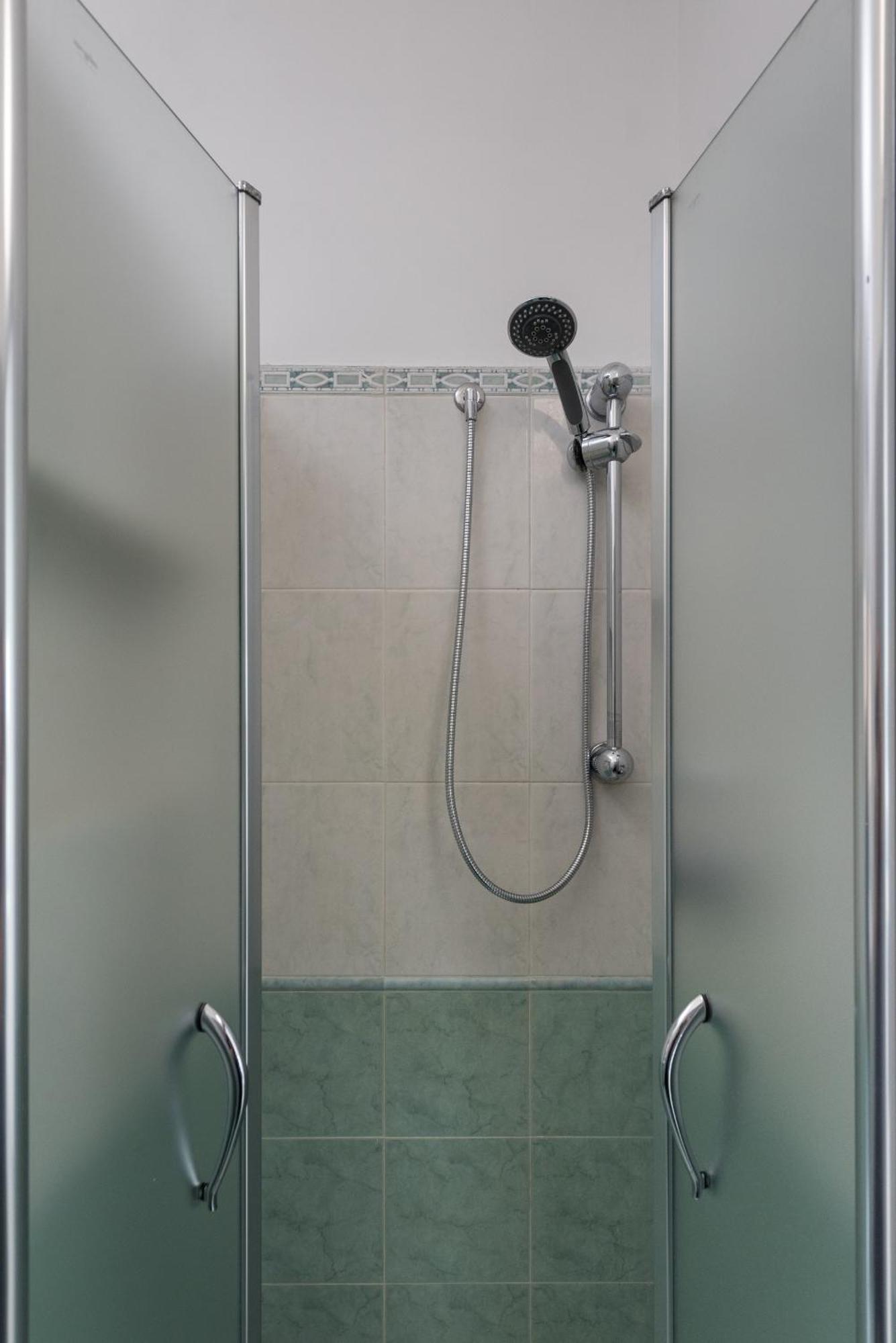 Travelershome Ciampino Airport Guesthouse 600M To Airport Buitenkant foto