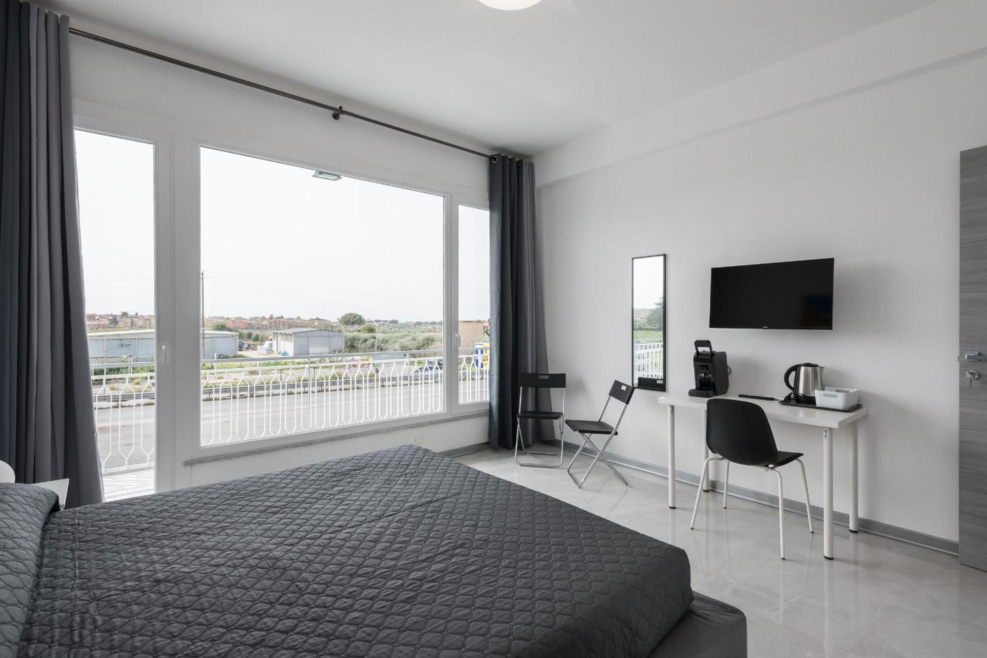 Travelershome Ciampino Airport Guesthouse 600M To Airport Buitenkant foto