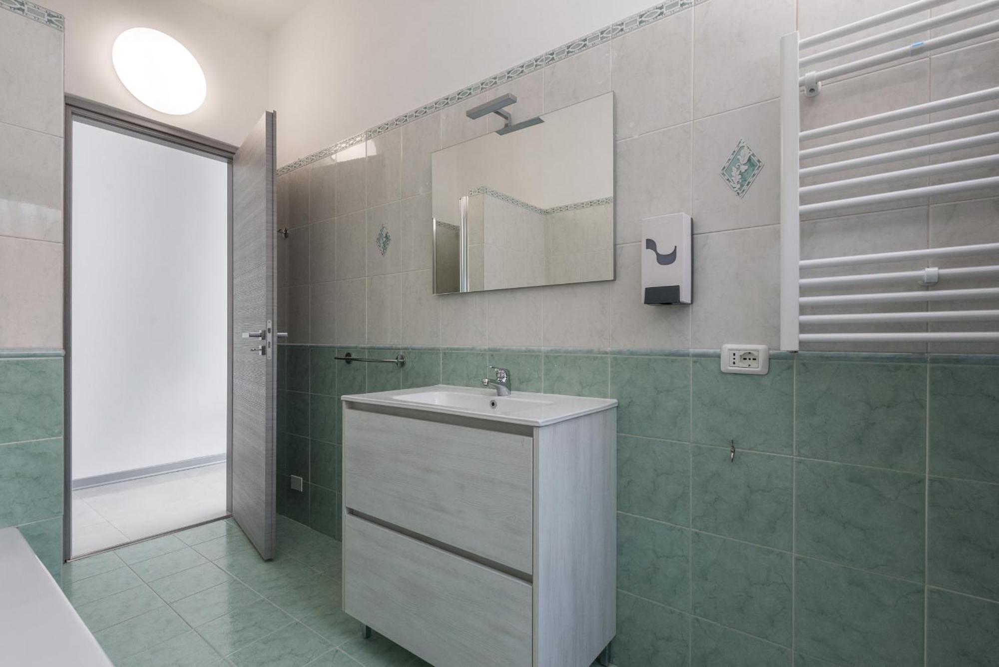 Travelershome Ciampino Airport Guesthouse 600M To Airport Buitenkant foto