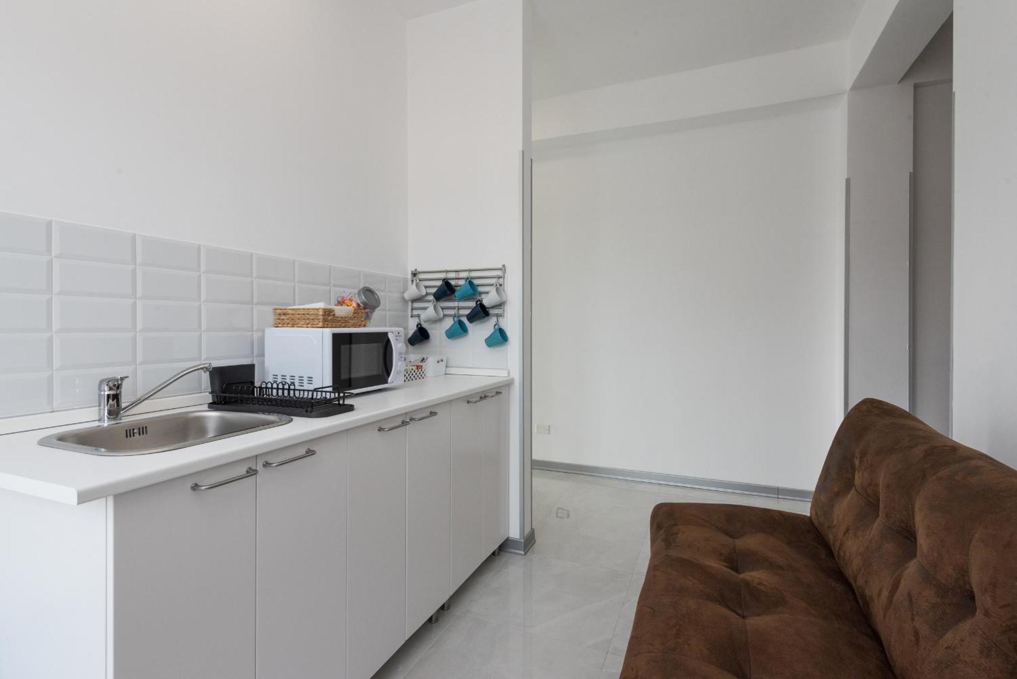 Travelershome Ciampino Airport Guesthouse 600M To Airport Buitenkant foto