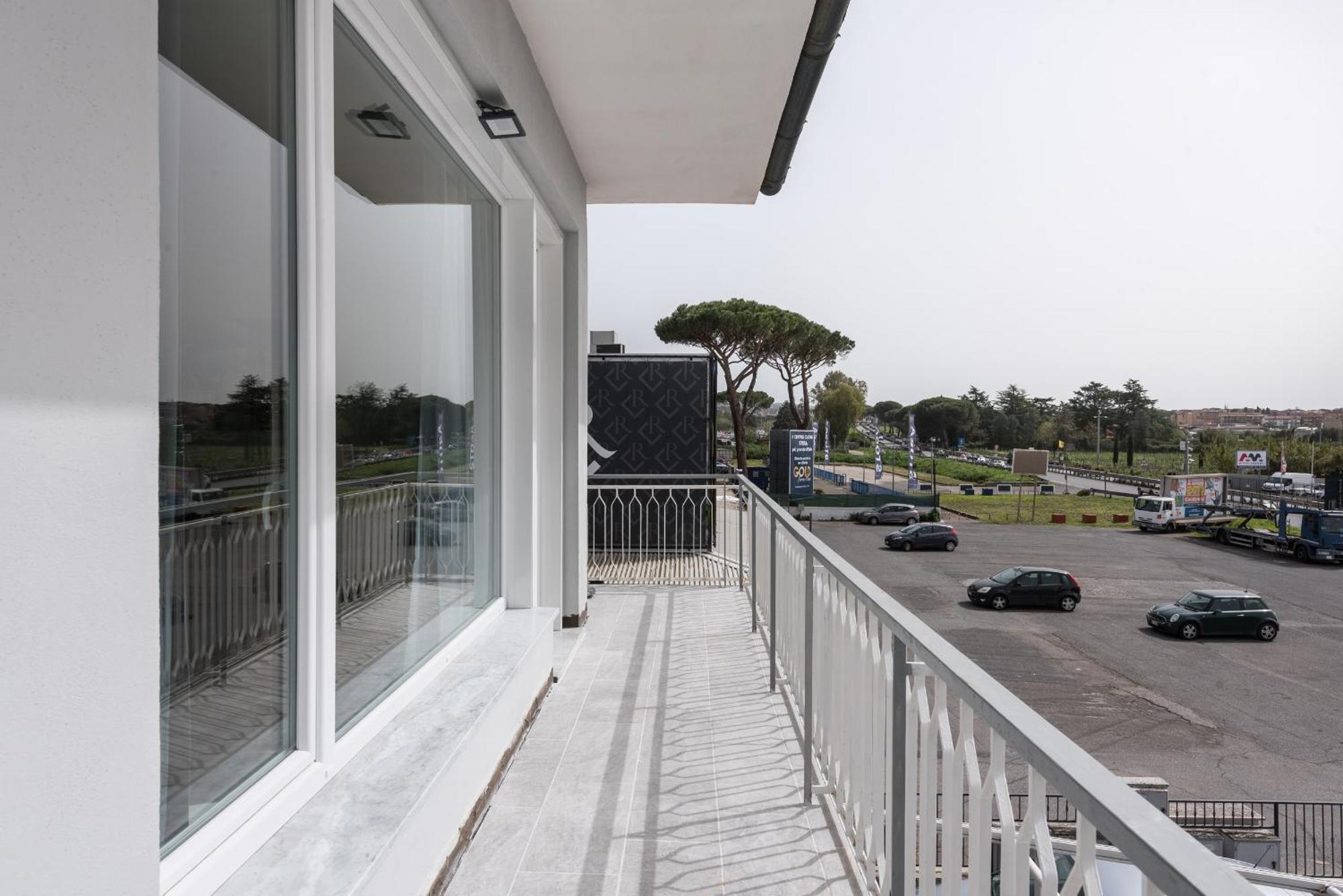 Travelershome Ciampino Airport Guesthouse 600M To Airport Buitenkant foto