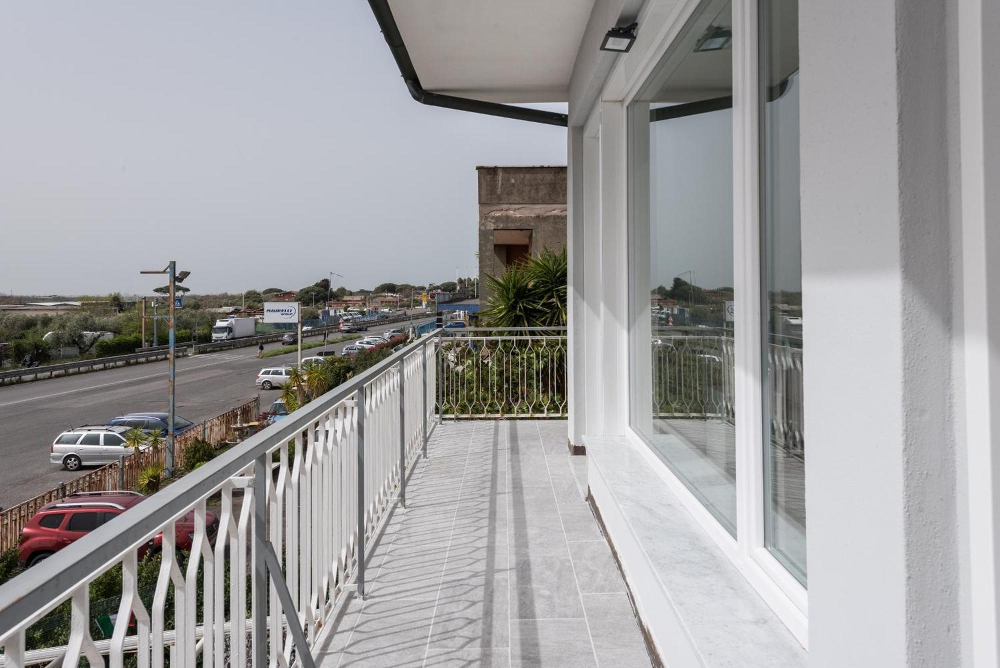 Travelershome Ciampino Airport Guesthouse 600M To Airport Buitenkant foto