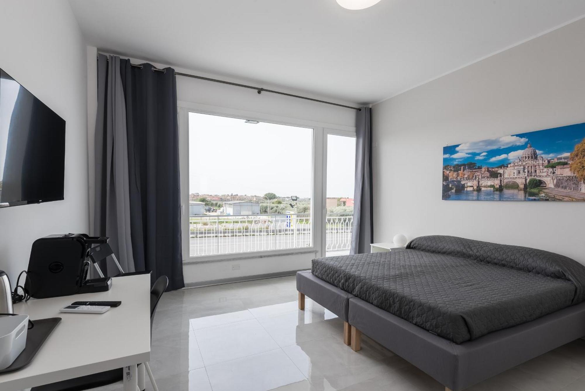 Travelershome Ciampino Airport Guesthouse 600M To Airport Buitenkant foto