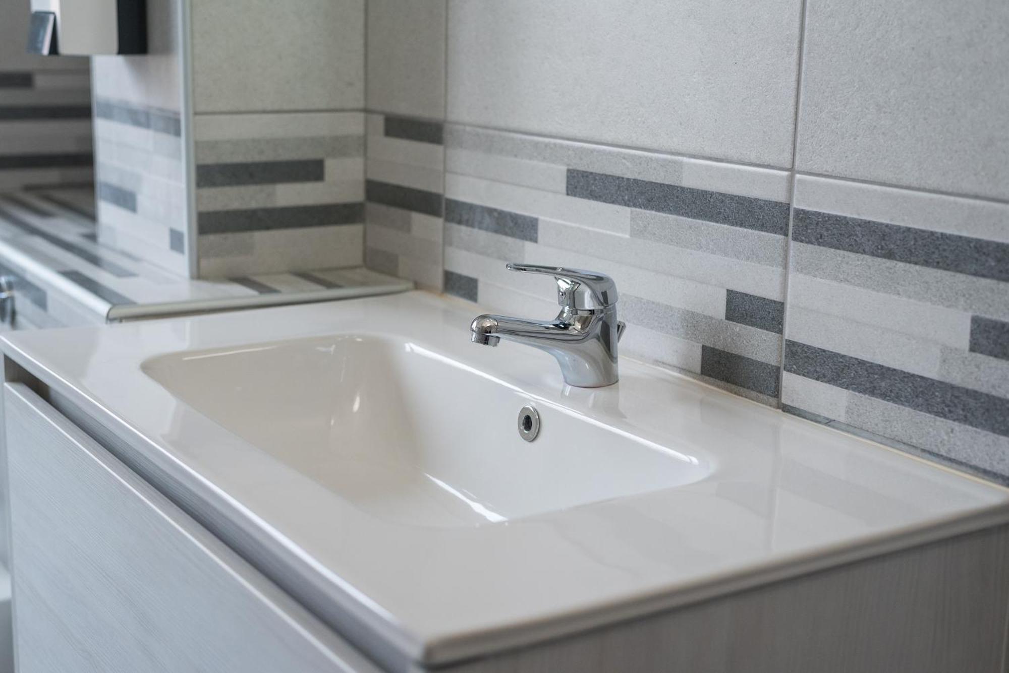 Travelershome Ciampino Airport Guesthouse 600M To Airport Buitenkant foto
