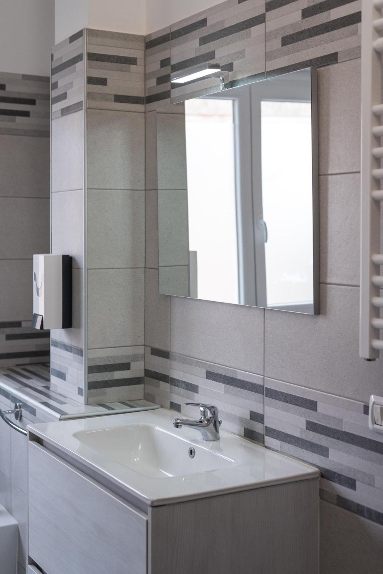 Travelershome Ciampino Airport Guesthouse 600M To Airport Buitenkant foto