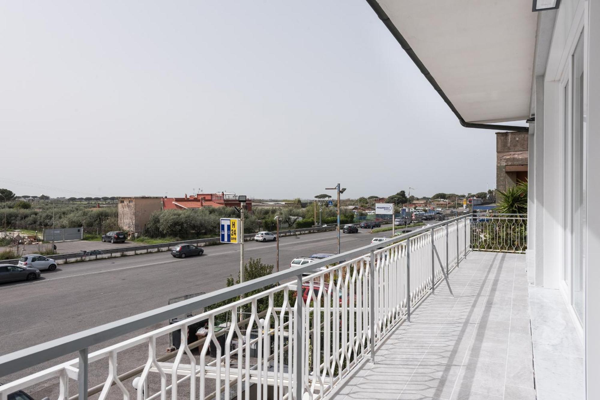 Travelershome Ciampino Airport Guesthouse 600M To Airport Buitenkant foto